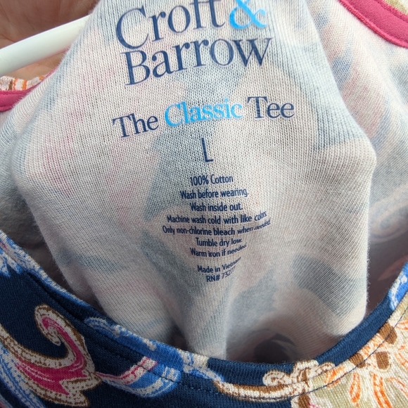 Croft & Barrow Essential Crewneck Tee Color: Navy Artisan Blooms Size: L (EUC) - Picture 3 of 8